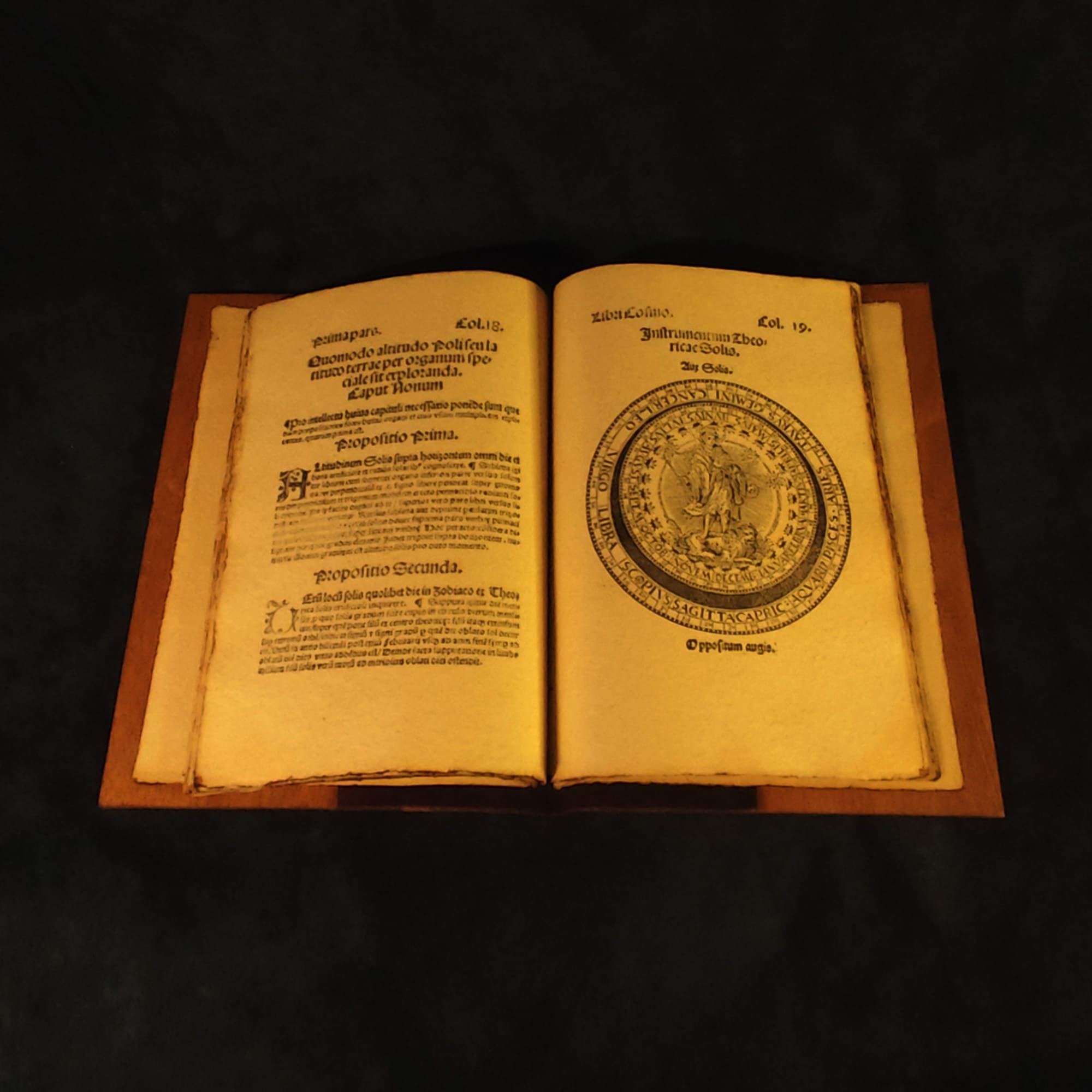 Book Cosmographicus Liber Verbalus Mater 8 — Foto Book Cosmographicus Liber Verbalus Mater 8